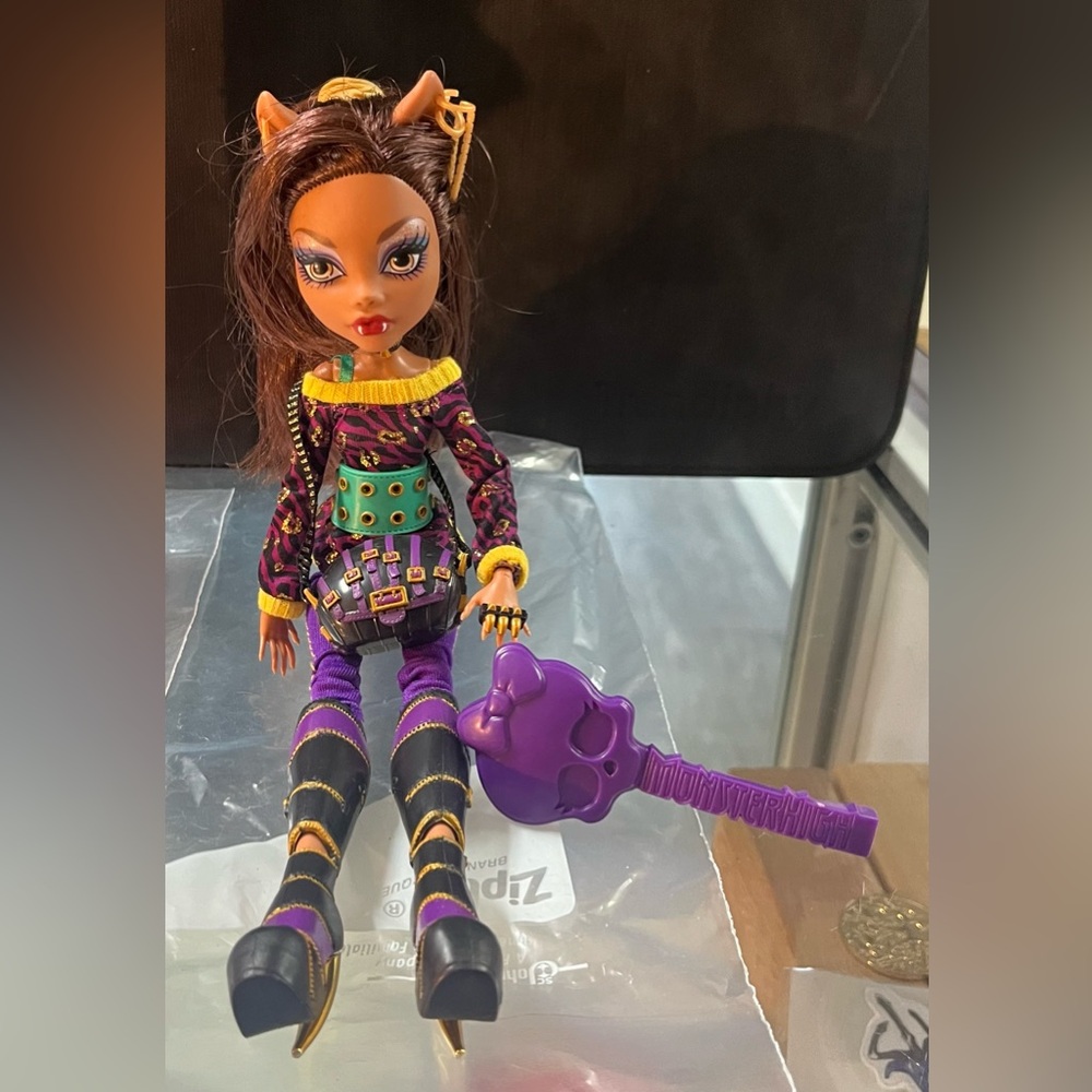 Monster High schools out clawdeen